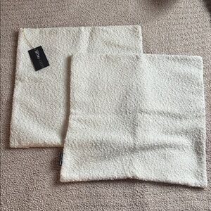 Modish Decor Pillow Covers 18" x 17.5" White Boucle Textured Set of 2 NWT